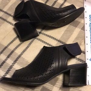 White Mountain black booties